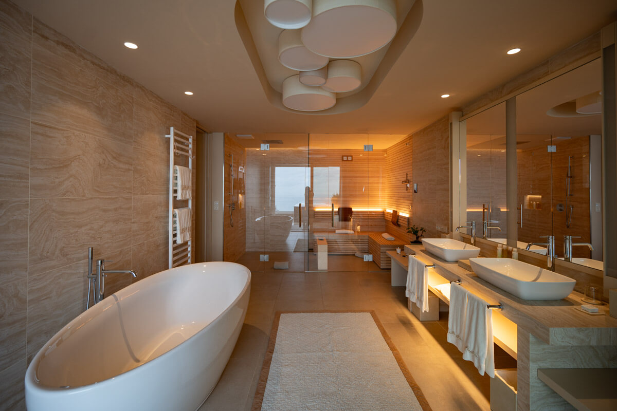 the elegant bright bathroom with tub and sauna at the Lefay Resort & Spa Lago di Garda in Italy