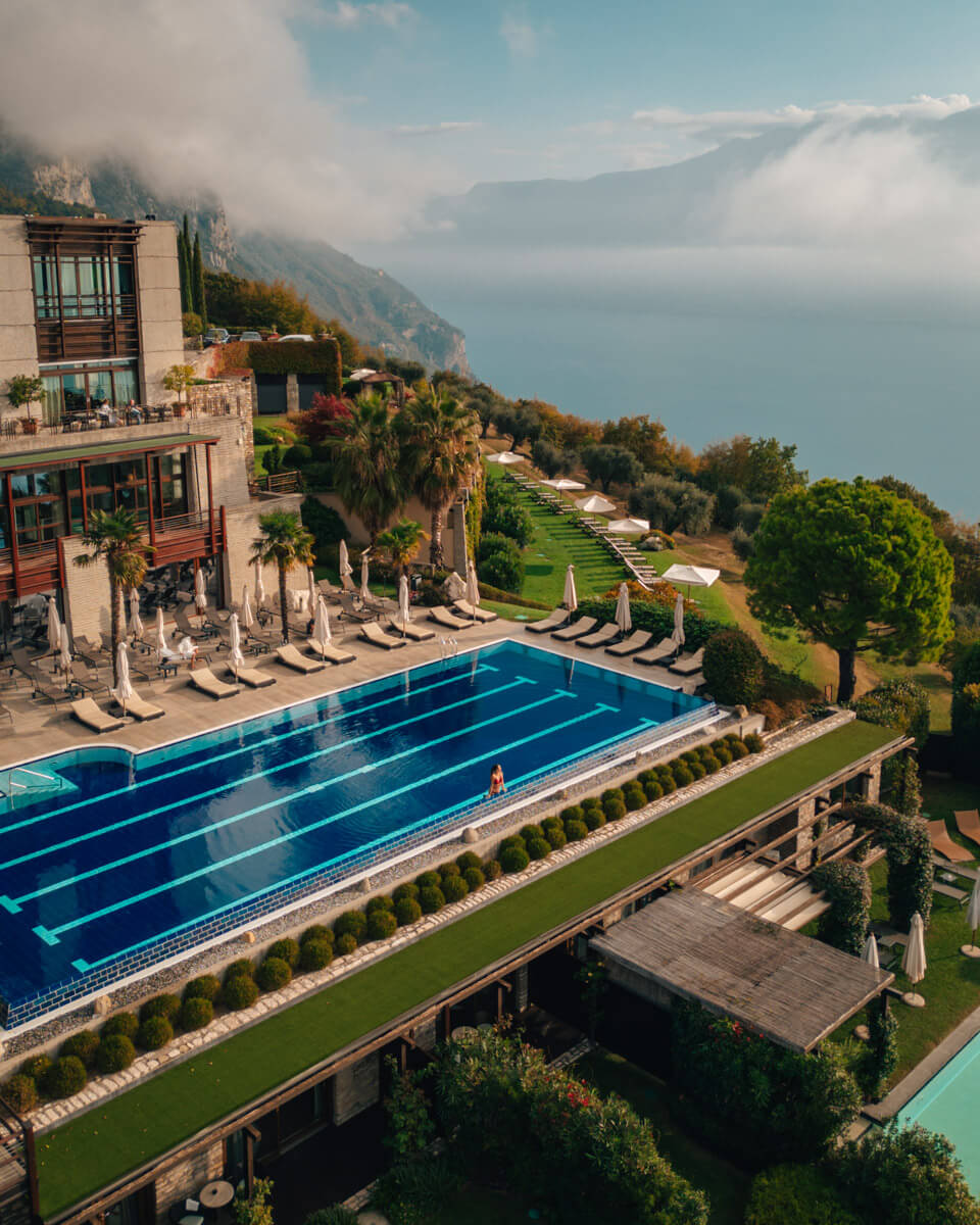 the swimming pool of the Lefay Resort & Spa Lago di Garda in Italy
